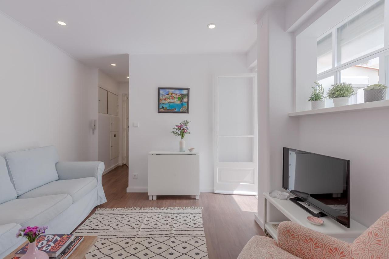 Sunny Apartment With Patio, By Timecooler Lissabon Buitenkant foto
